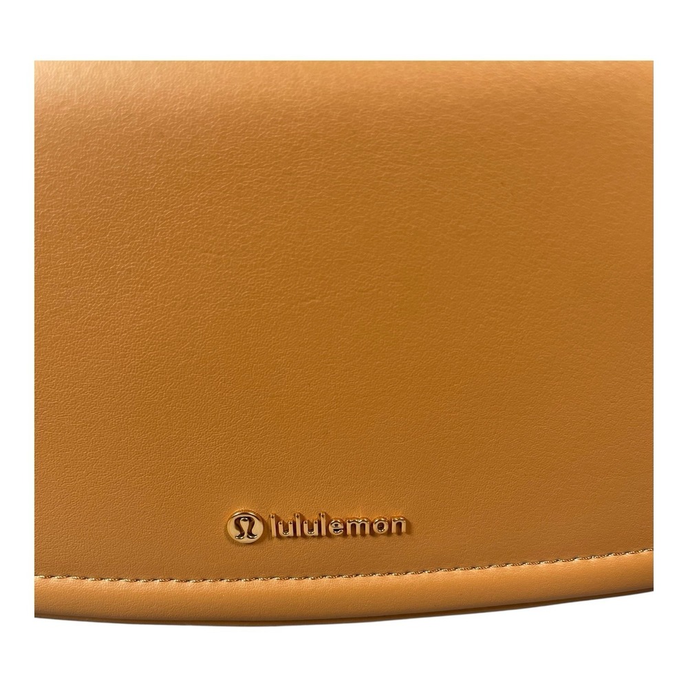 Lululemon Cactus Leather Mini Bag With Clippable Pouch 1.2L Chestnut - Picture 3 of 16